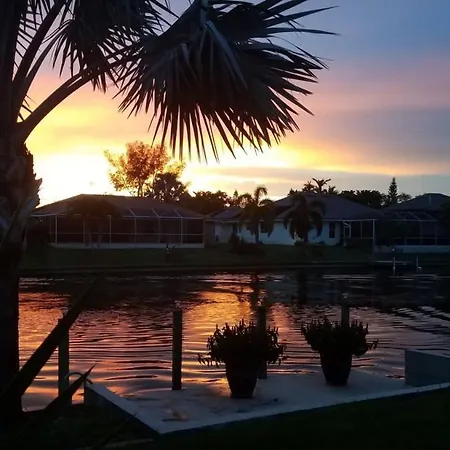 Sunshine Home Retreat Heated Pool On Canal Cape Coral Extérieur photo