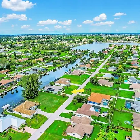 Sunshine Home Retreat Heated Pool On Canal Cape Coral Extérieur photo