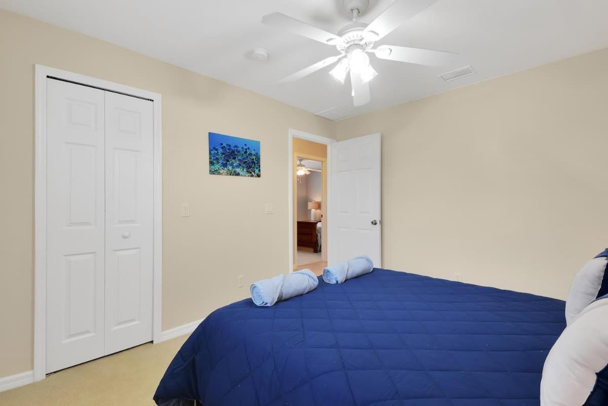 Sunshine Retreat Heated Pool On Canal Hébergement de vacances Cape Coral