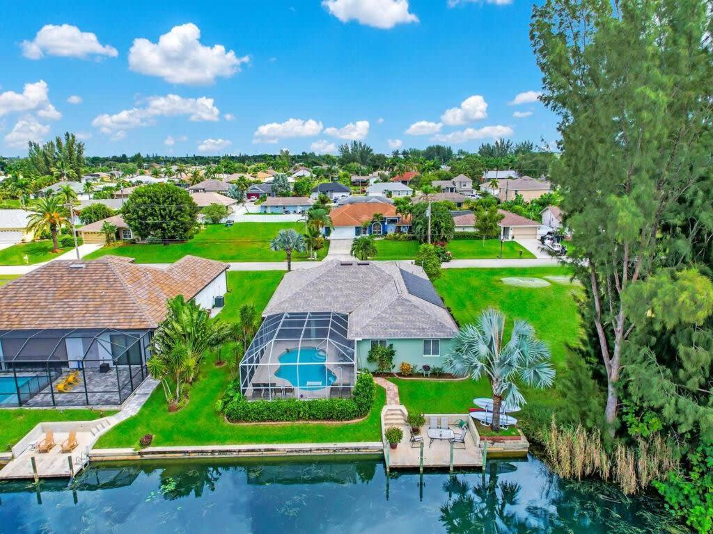 Sunshine Retreat Heated Pool On Canal