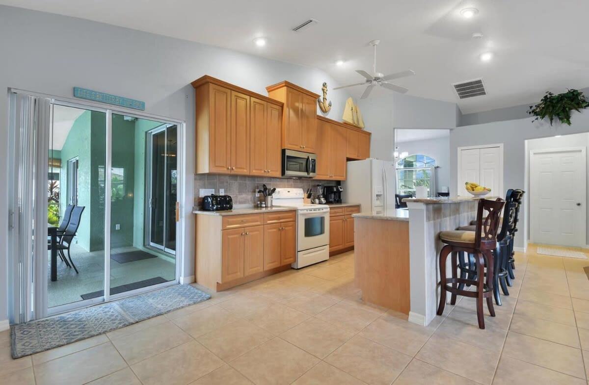 Sunshine Retreat Heated Pool On Canal Casa de Férias Cape Coral