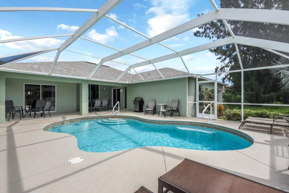 Sunshine Retreat Heated Pool On Canal Hébergement de vacances Cape Coral